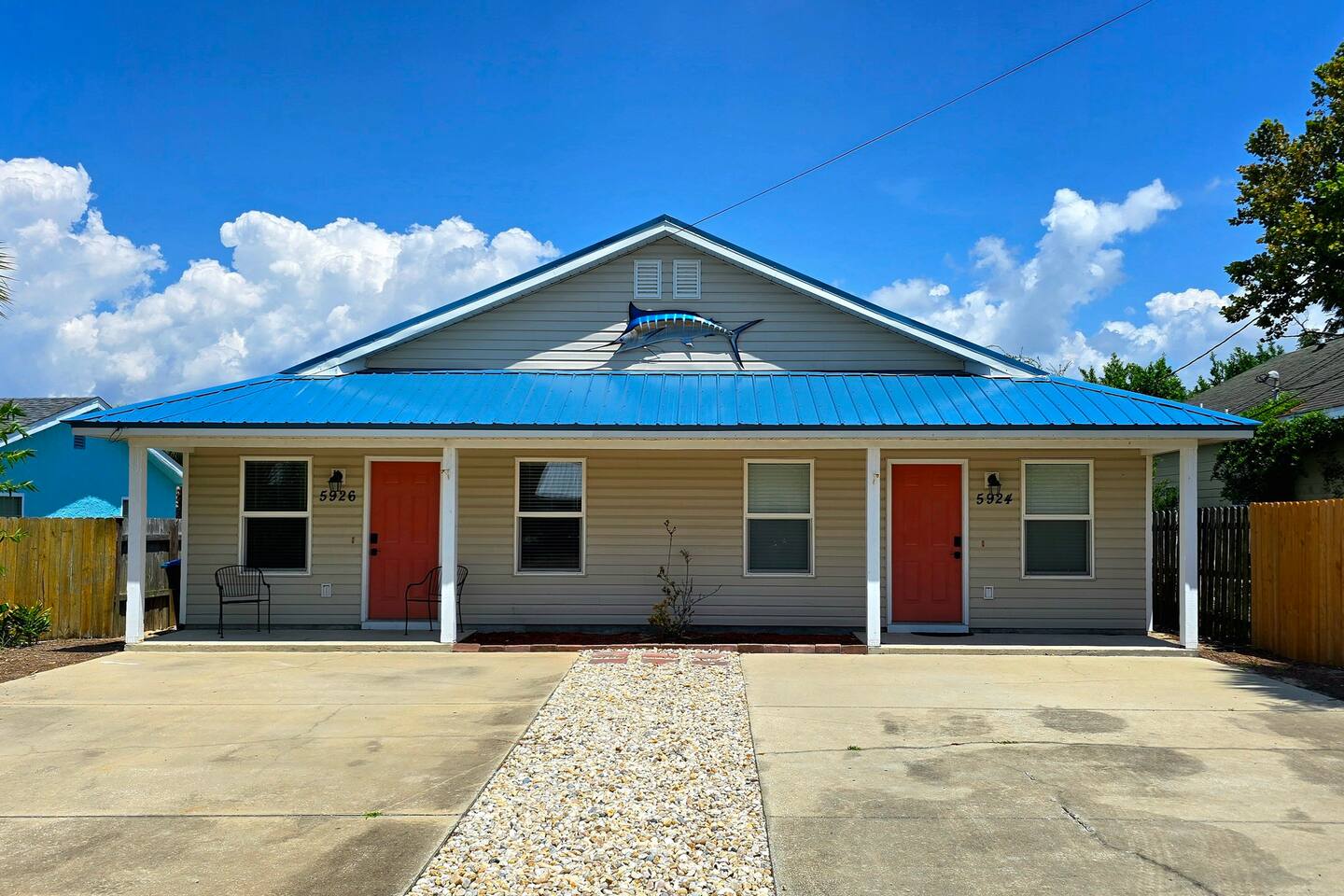 5924- Updated 2BR Duplex 4 Blocks to Beach-Sleeps6