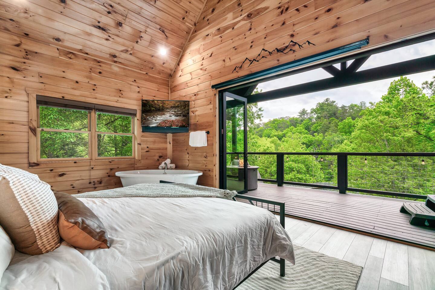 The Sugar Tree Hideaway — Pigeon Forge, TN — vacation rental