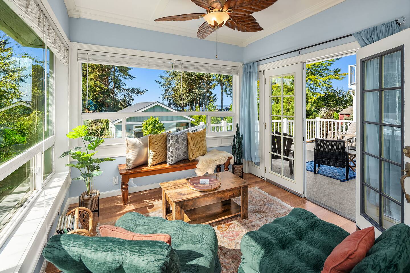 Sunny Decks•Water & Mtn Views•King Bed•AC•4 HD TVs