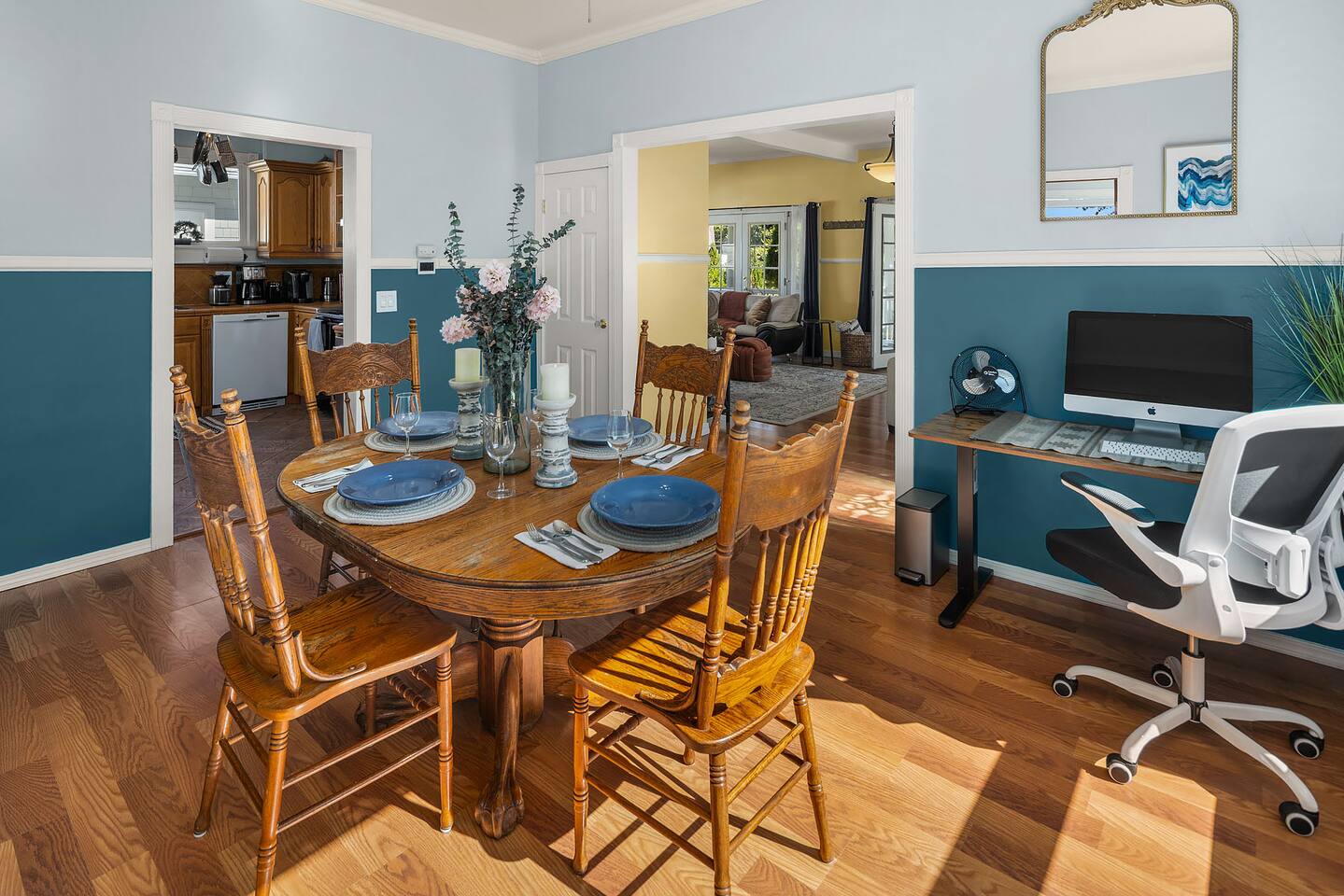 Sunny Decks•Water & Mtn Views•King Bed•AC•4 HD TVs