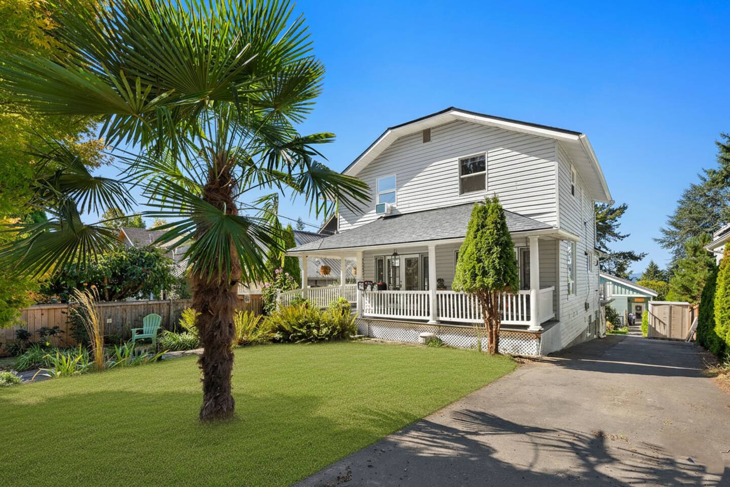 Sunny Decks•Water & Mtn Views•King Bed•AC•4 HD TVs
