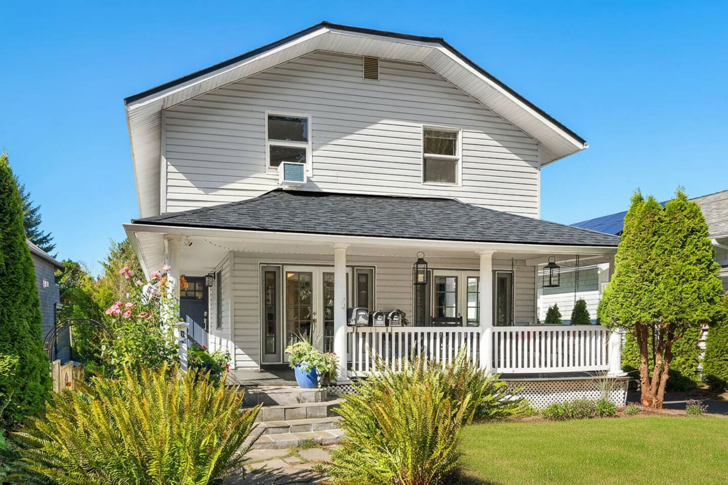Sunny Decks•Water & Mtn Views•King Bed•AC•4 HD TVs
