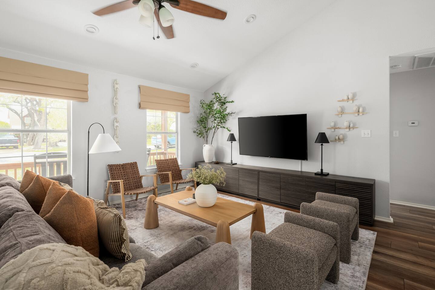 Cozy Cottage | Lake Travis w/ Pool and Pickleball — Spicewood — vacation rental