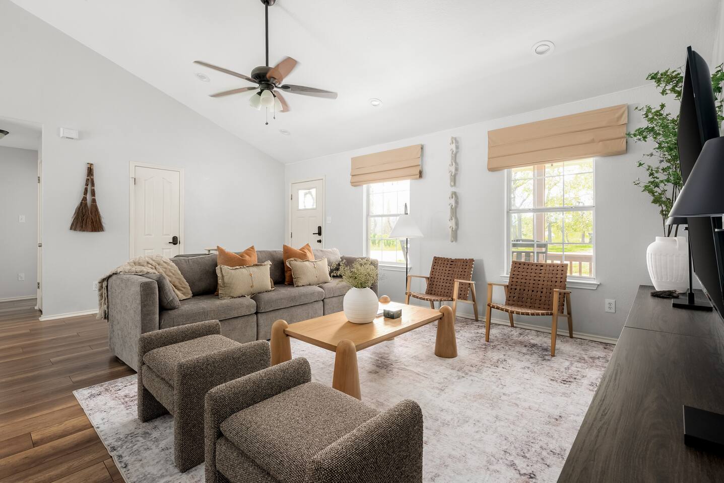 Cozy Cottage | Lake Travis w/ Pool and Pickleball