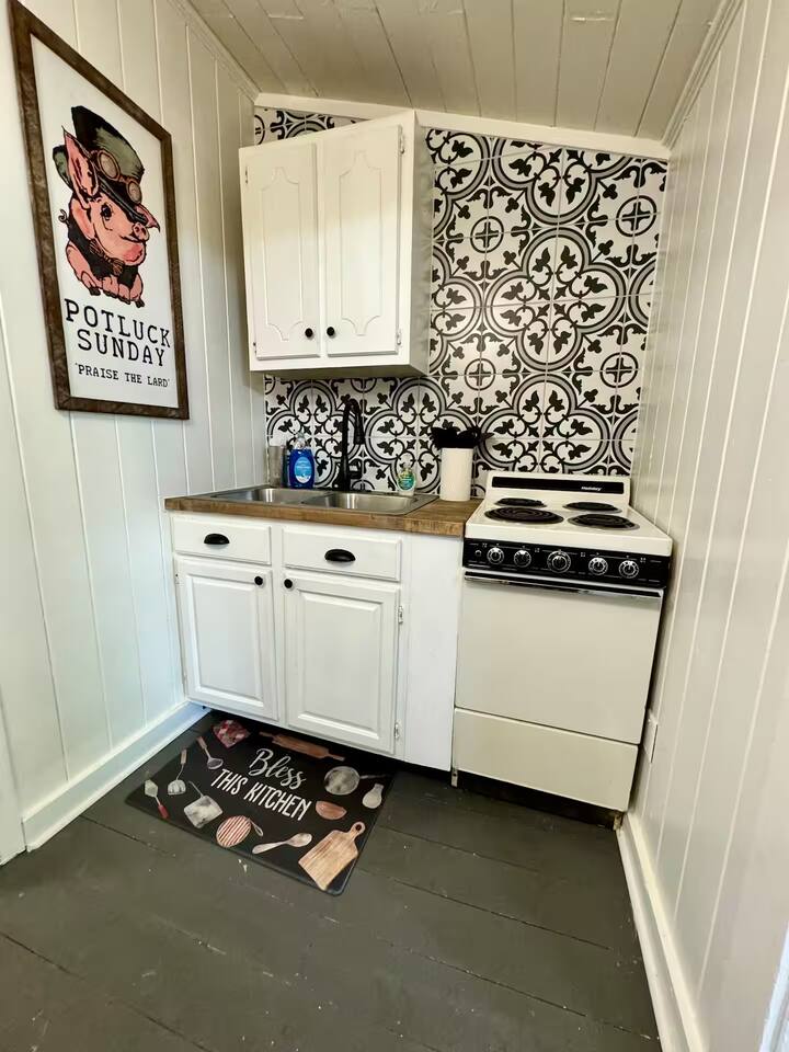 King City Suite/1Bed Downtown Walking Distance