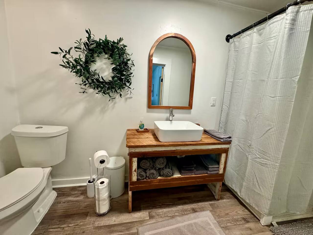 King City Suite/1Bed Downtown Walking Distance