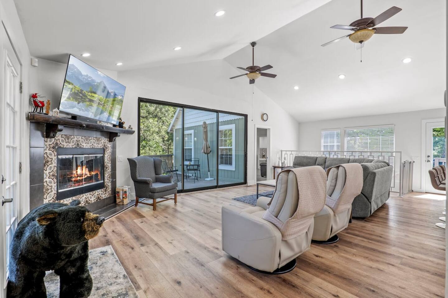 Forest Retreat w/ Decks, Game Room & Walk to Lake ā Lake Arrowhead, CA ā vacation rental