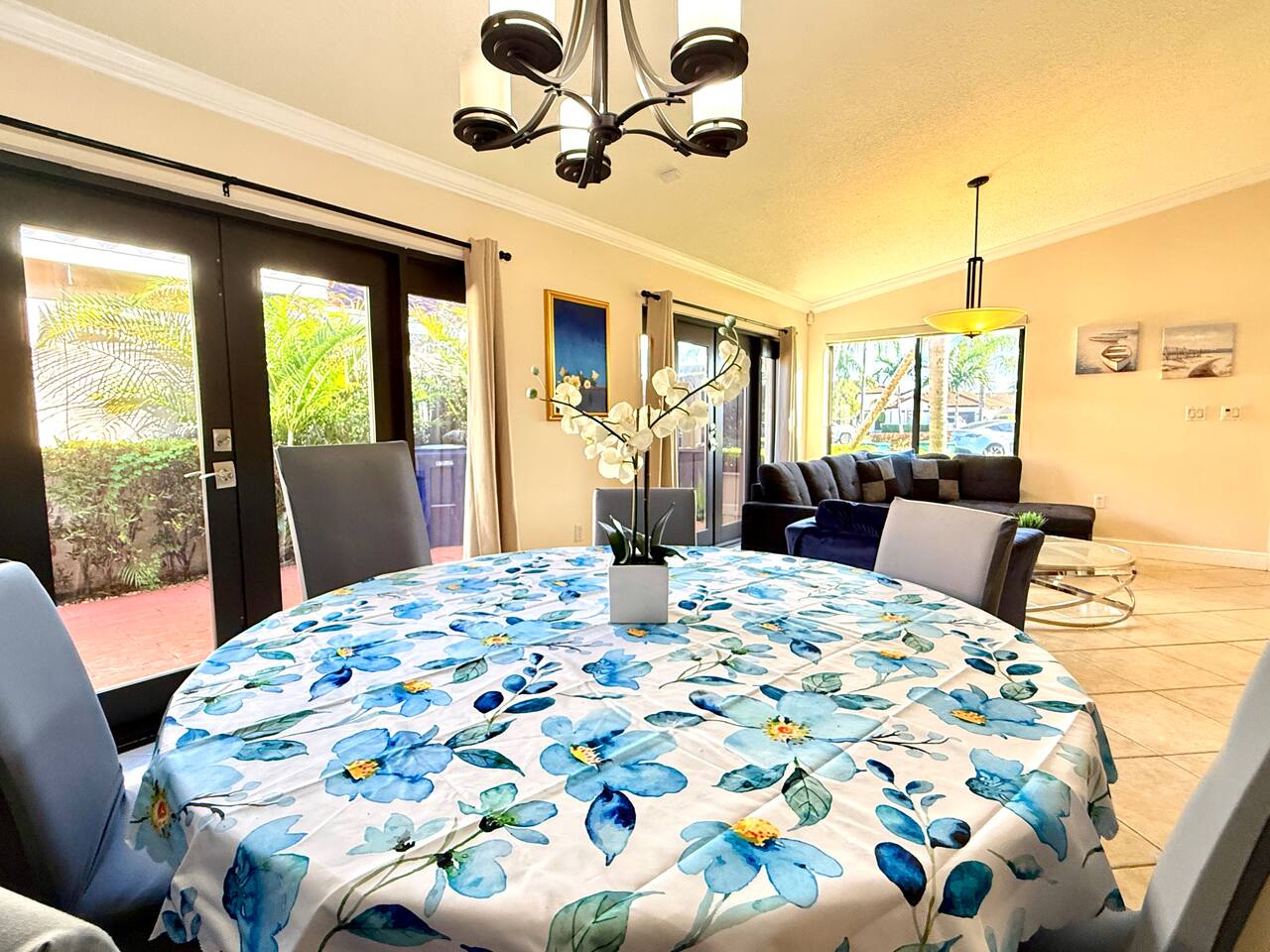 EPIC Escape/Pool Access Near Malls Airport Hospita