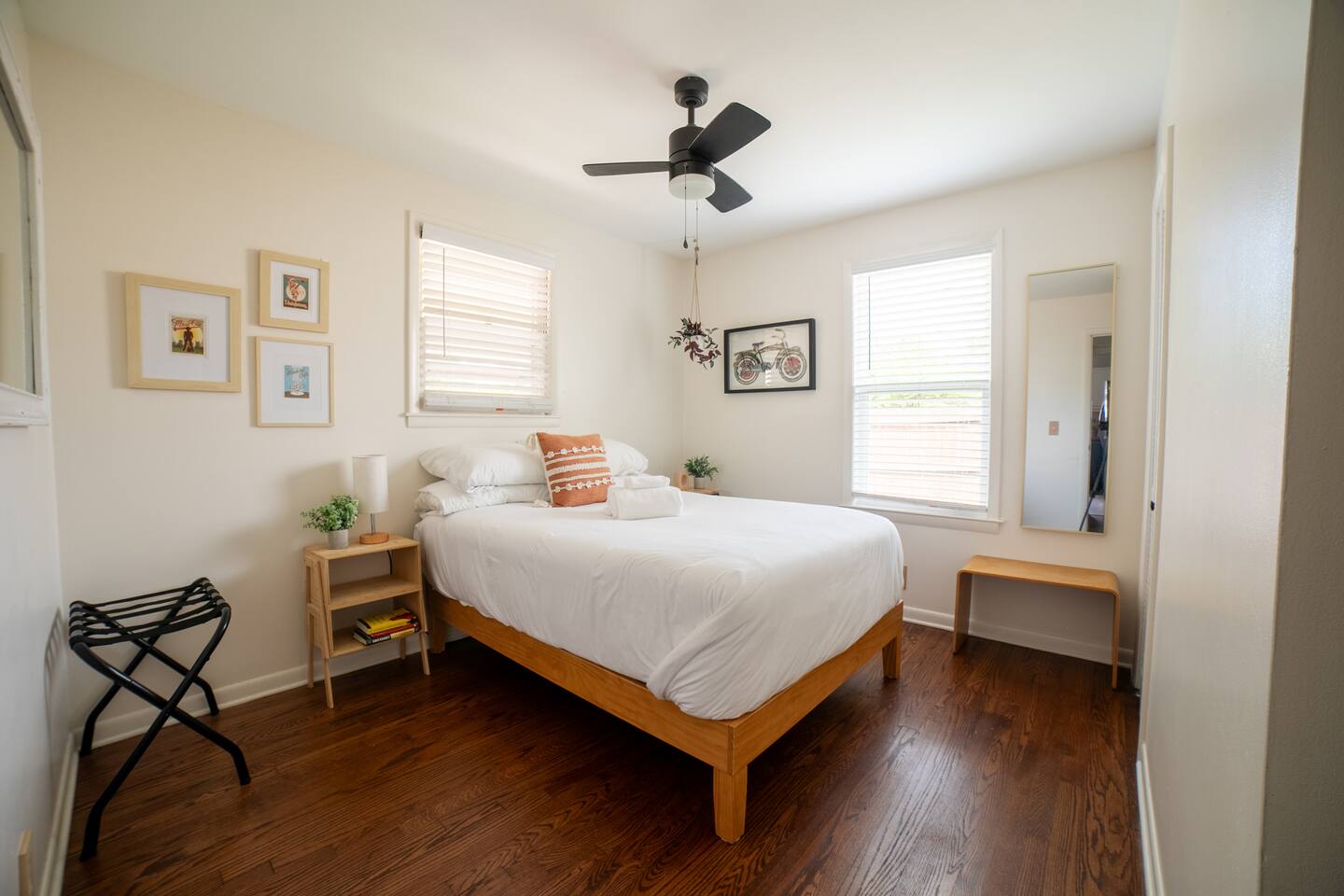 Cozy Getaway Mins to Downtown, Broadway Airport
