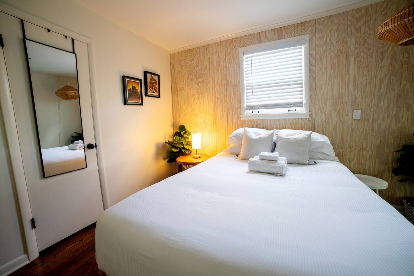 Cozy Getaway Mins to Downtown, Broadway Airport