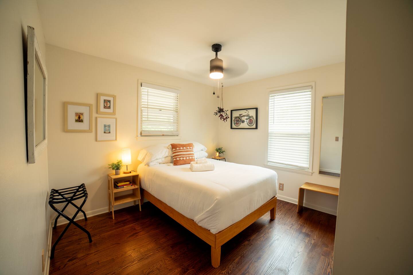 Cozy Getaway Mins to Downtown, Broadway Airport