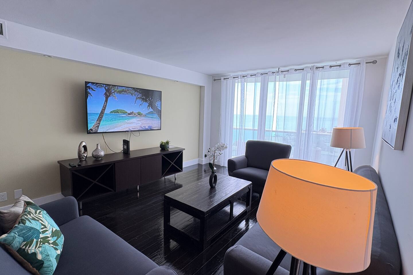 Beachfront 2br at The Tides | Great Views
