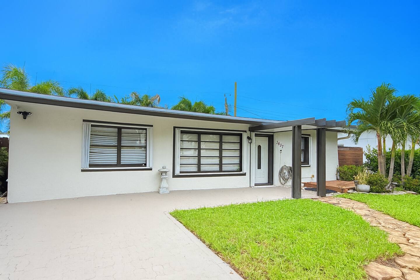 EPIC Bright Modern 3BR Home • Jacuzzi • Near Beach - Holiday Home
