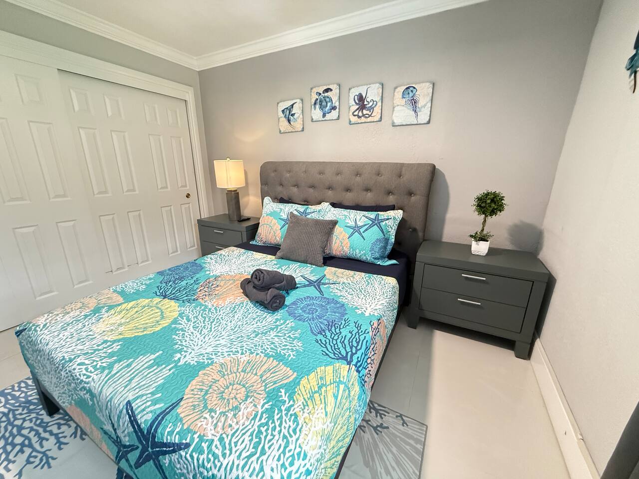 EPIC Bright Modern 3BR Home • Jacuzzi • Near Beach - Holiday Home