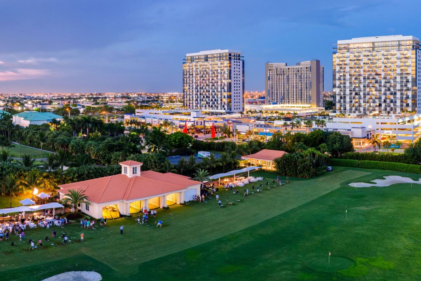 Resort-Style Luxury Downtown Doral Pool View 2BR