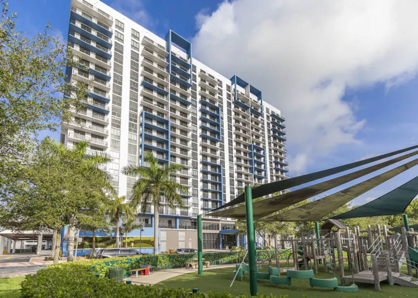 Resort-Style Luxury Downtown Doral Pool View 2BR