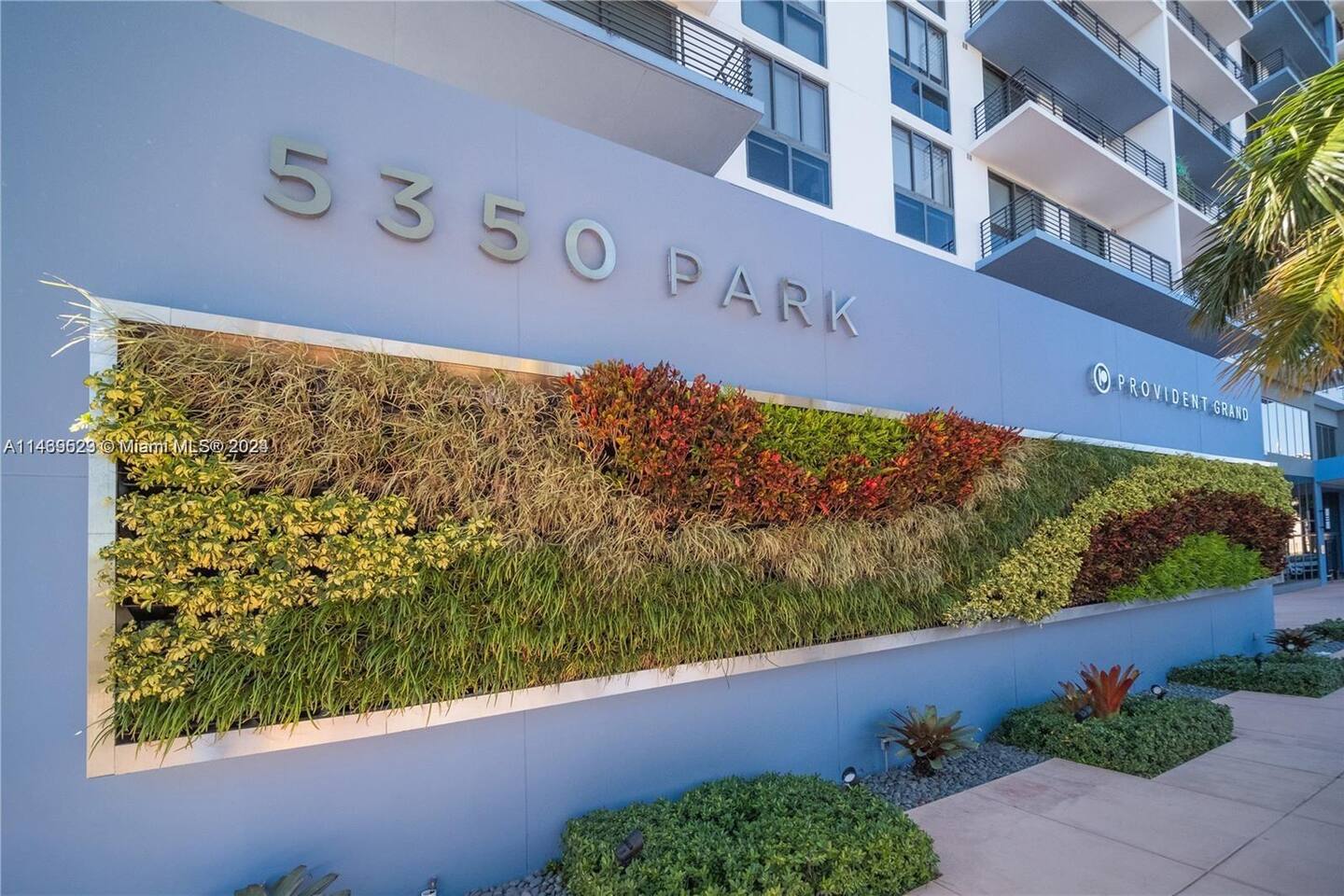Resort-Style Luxury Downtown Doral Pool View 2BR
