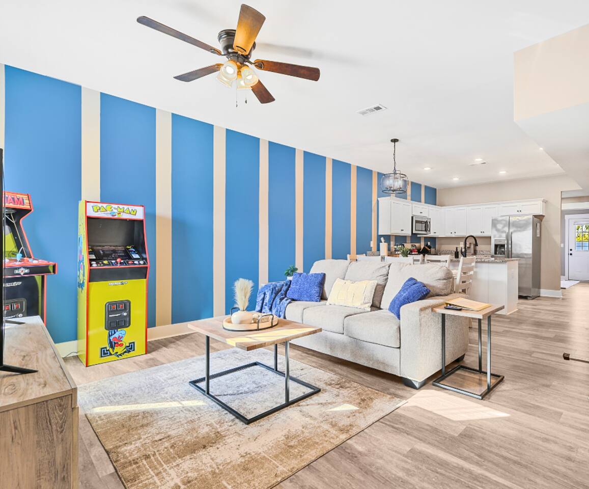 3BR Family Home! GAMES! Playground! Pet-Friendly!