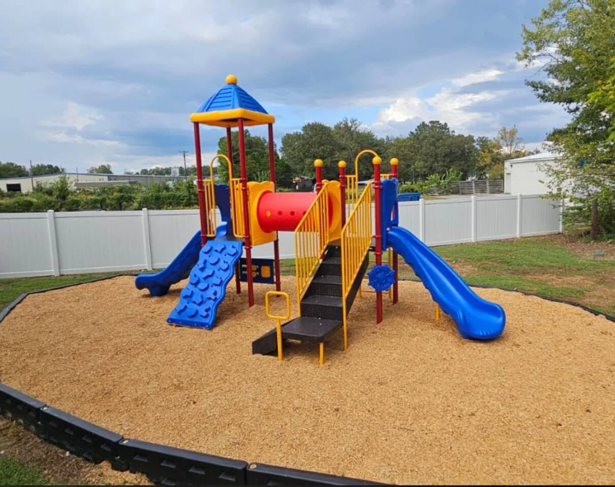 3BR Family Home! GAMES! Playground! Pet-Friendly!