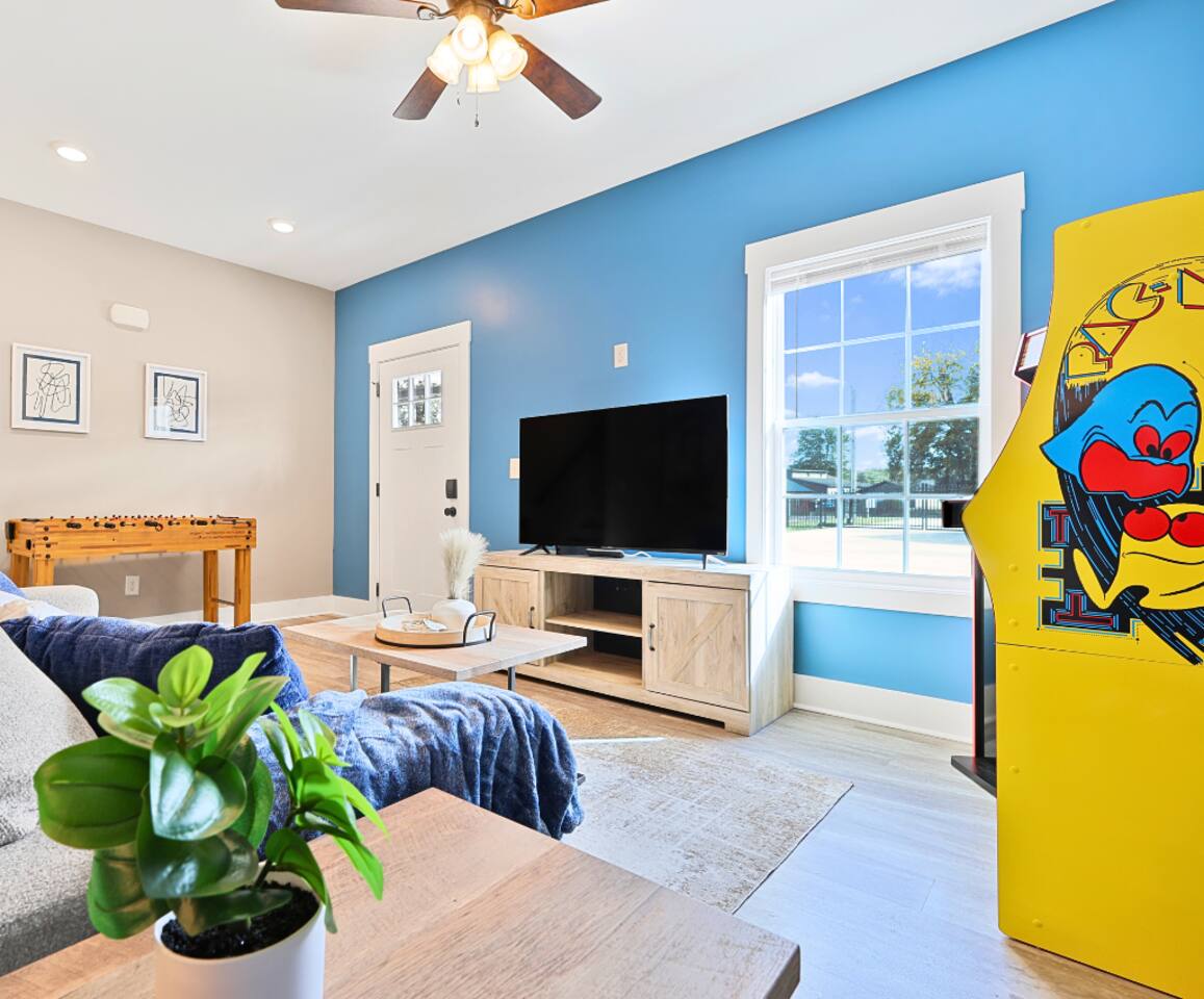 3BR Family Home! GAMES! Playground! Pet-Friendly!