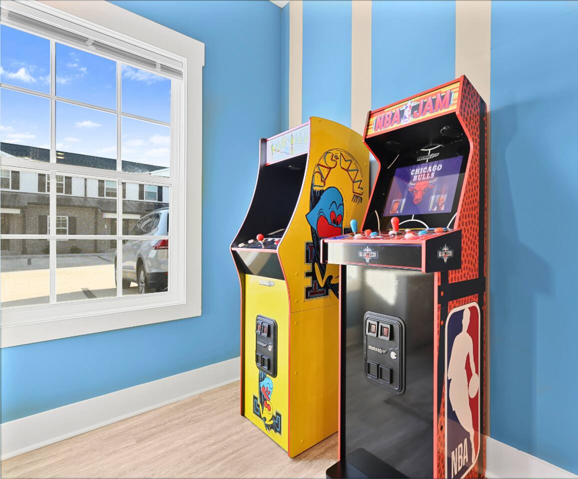 3BR Family Home! GAMES! Playground! Pet-Friendly!