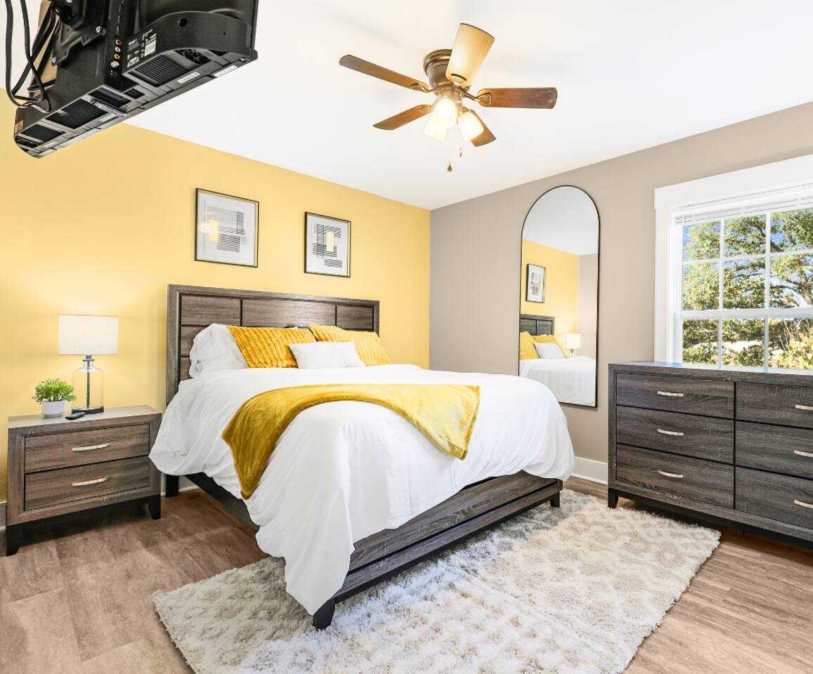 3BR Family Home! GAMES! Playground! Pet-Friendly!