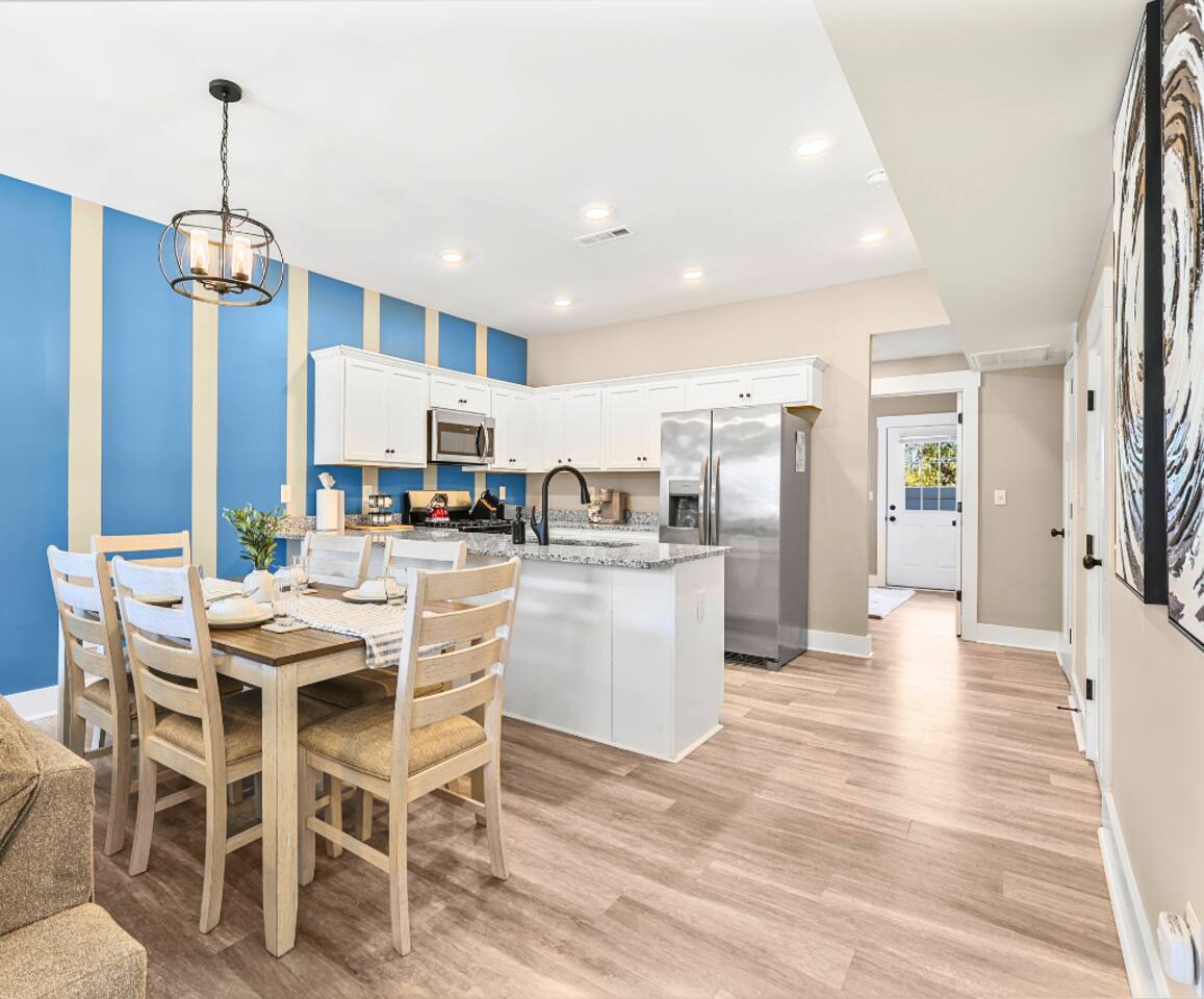 3BR Family Home! GAMES! Playground! Pet-Friendly!