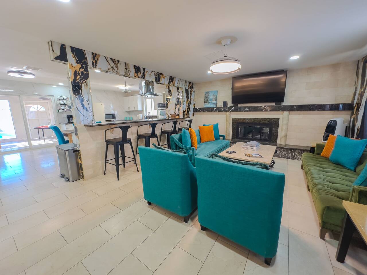 Trendy Villa near Vegas Strip with Pool hot & tub El camino - Holiday Home - Holiday Home