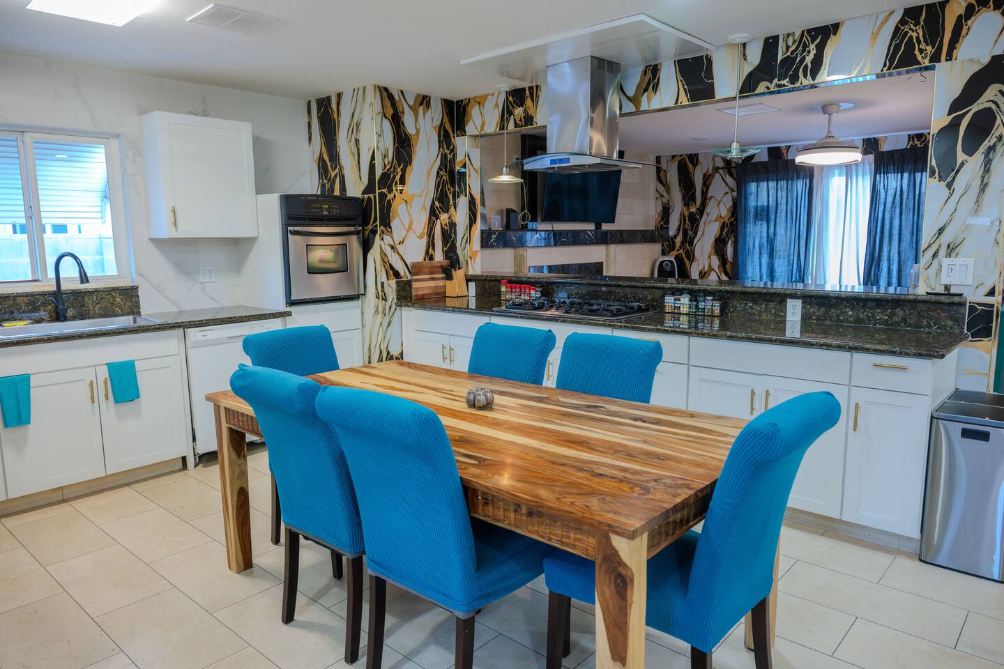 Trendy Villa near Vegas Strip with Pool hot & tub El camino - Holiday Home - Holiday Home
