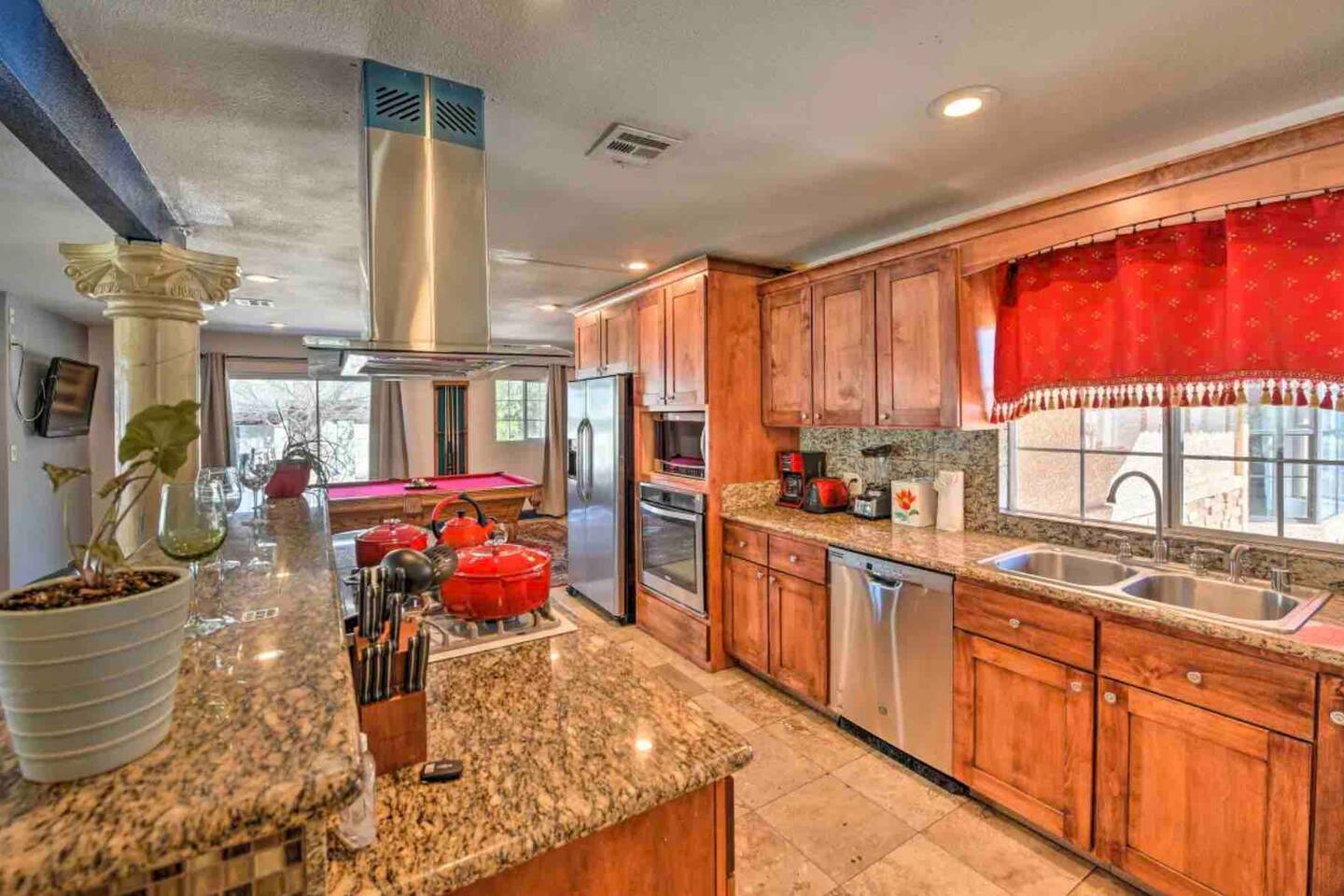 Kirkland Spacious House Near Las Vegas Strip with Pool