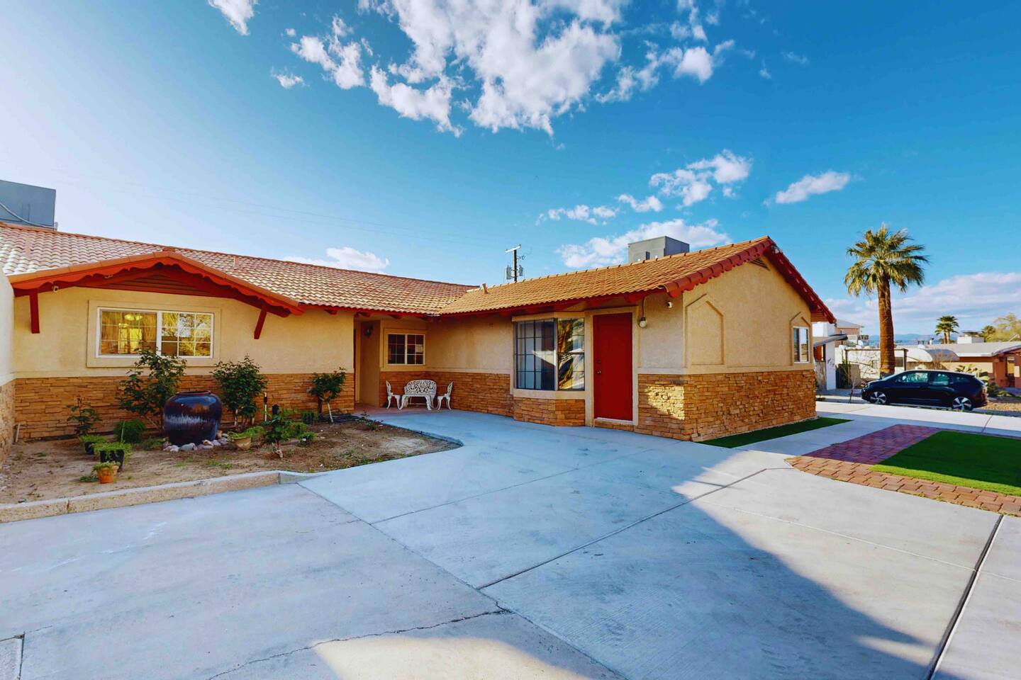 Kirkland Spacious House Near Las Vegas Strip with Pool