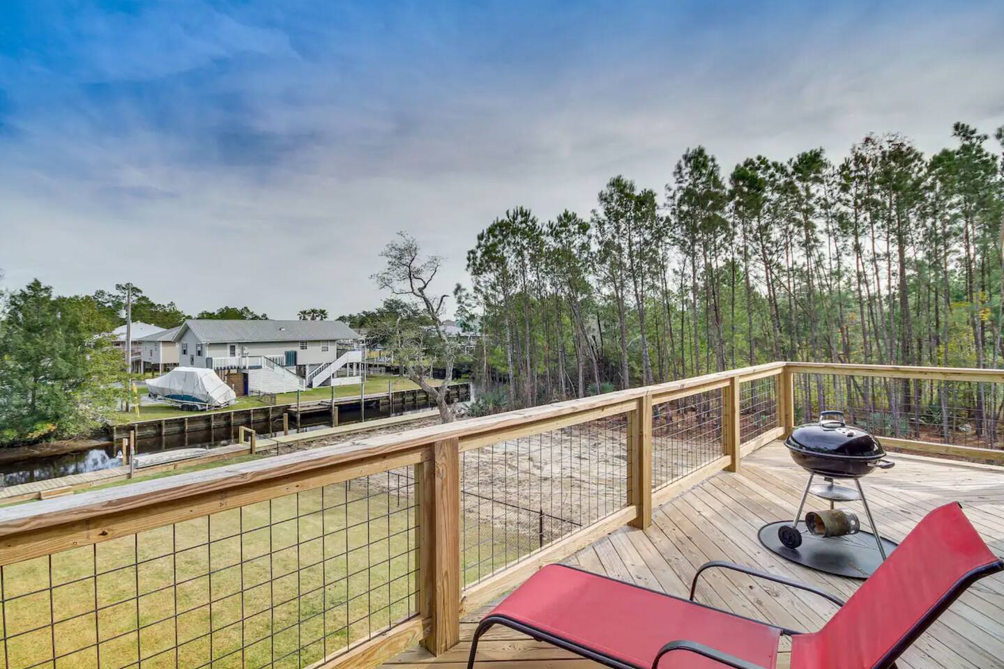 Spaciouse Waterfront with kayaks, Fishing & Deck