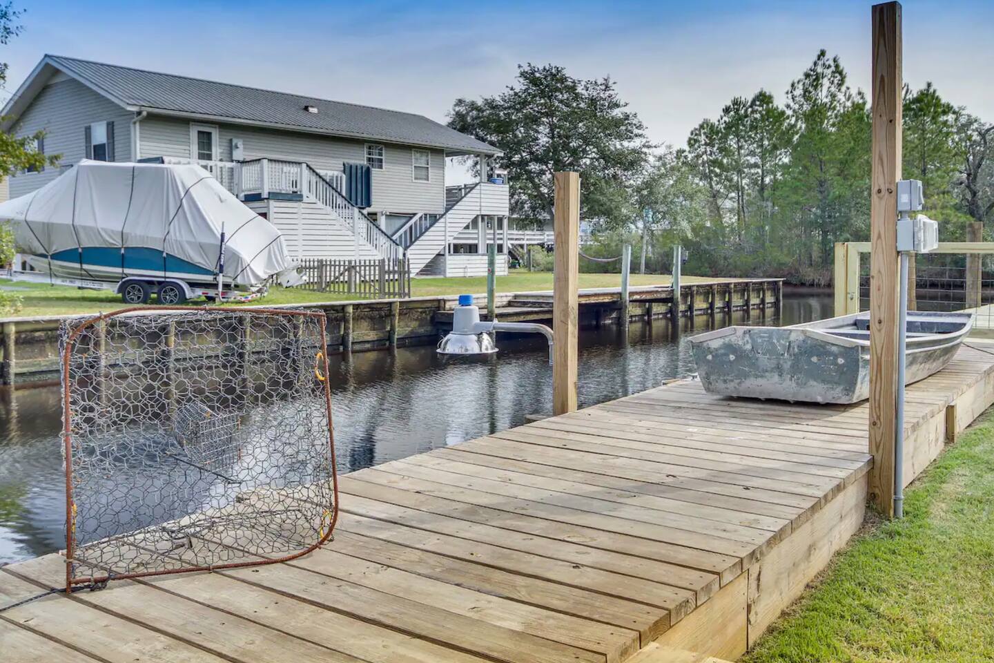 Spaciouse Waterfront with kayaks, Fishing & Deck