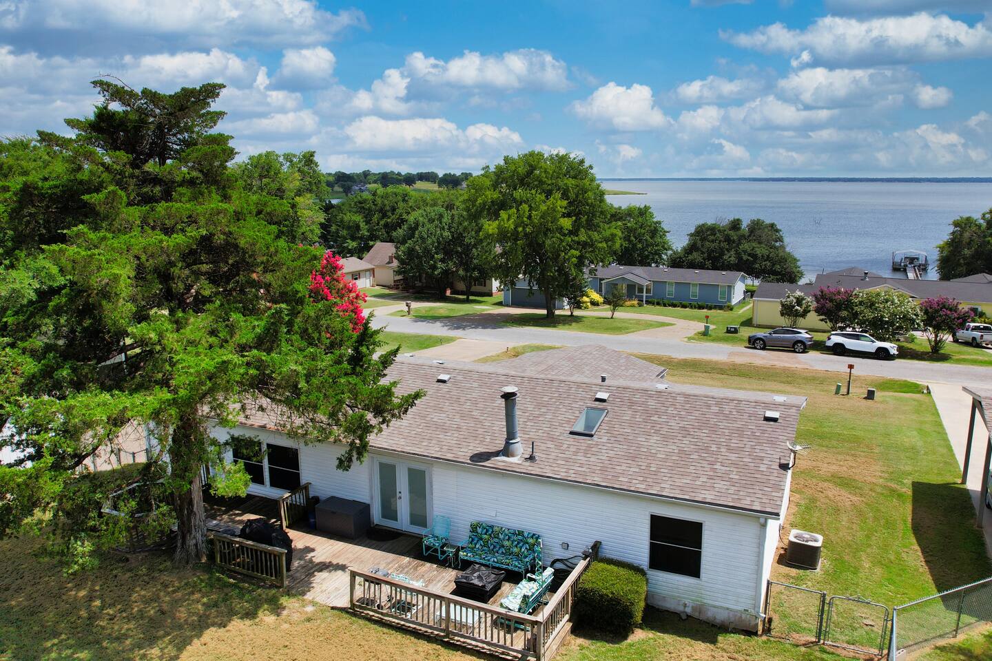 Spacious & Cozy Lake house * Walk to Cedar Creek — Kemp, TX — vacation rental