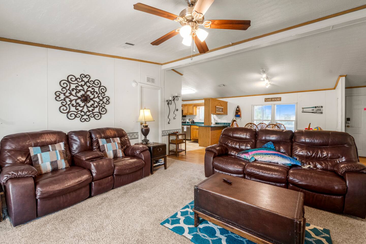 Spacious & Cozy Lake house * Walk to Cedar Creek