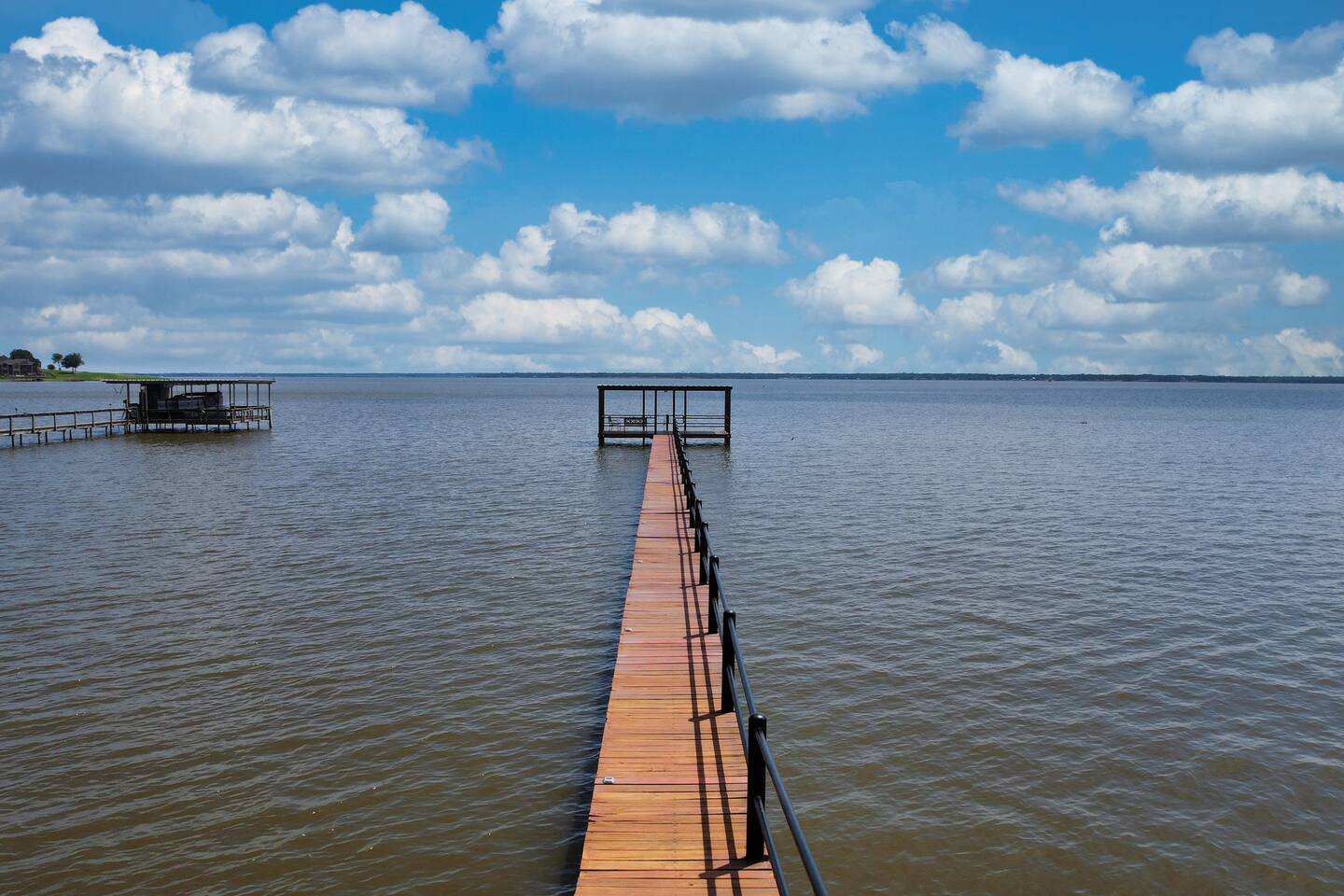 Spacious & Cozy Lake house * Walk to Cedar Creek