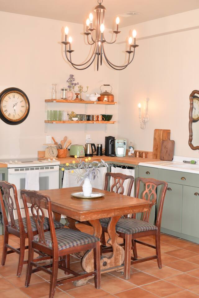Rustic French Retreat nr Shenandoah Caverns