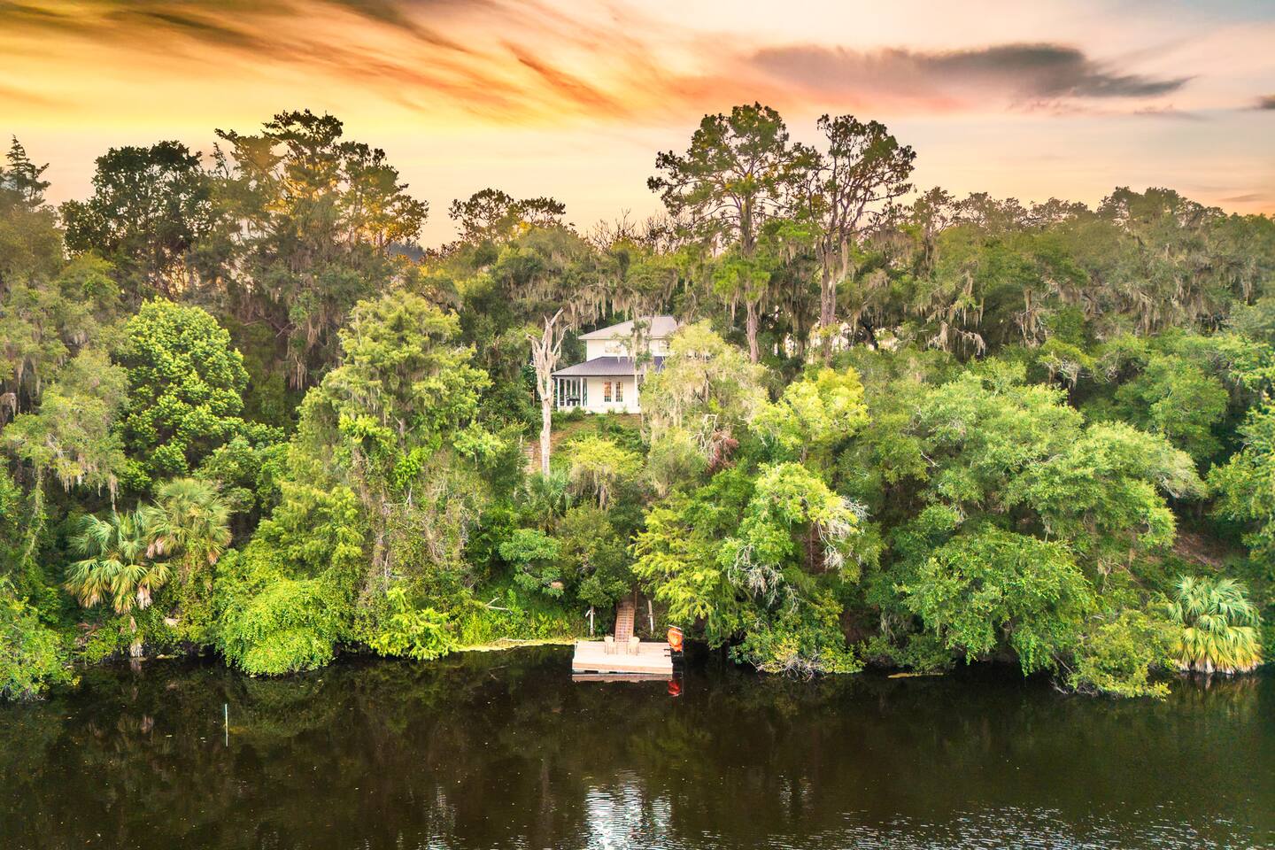 RiverSide Getaway with view /dock/fishing/kayak