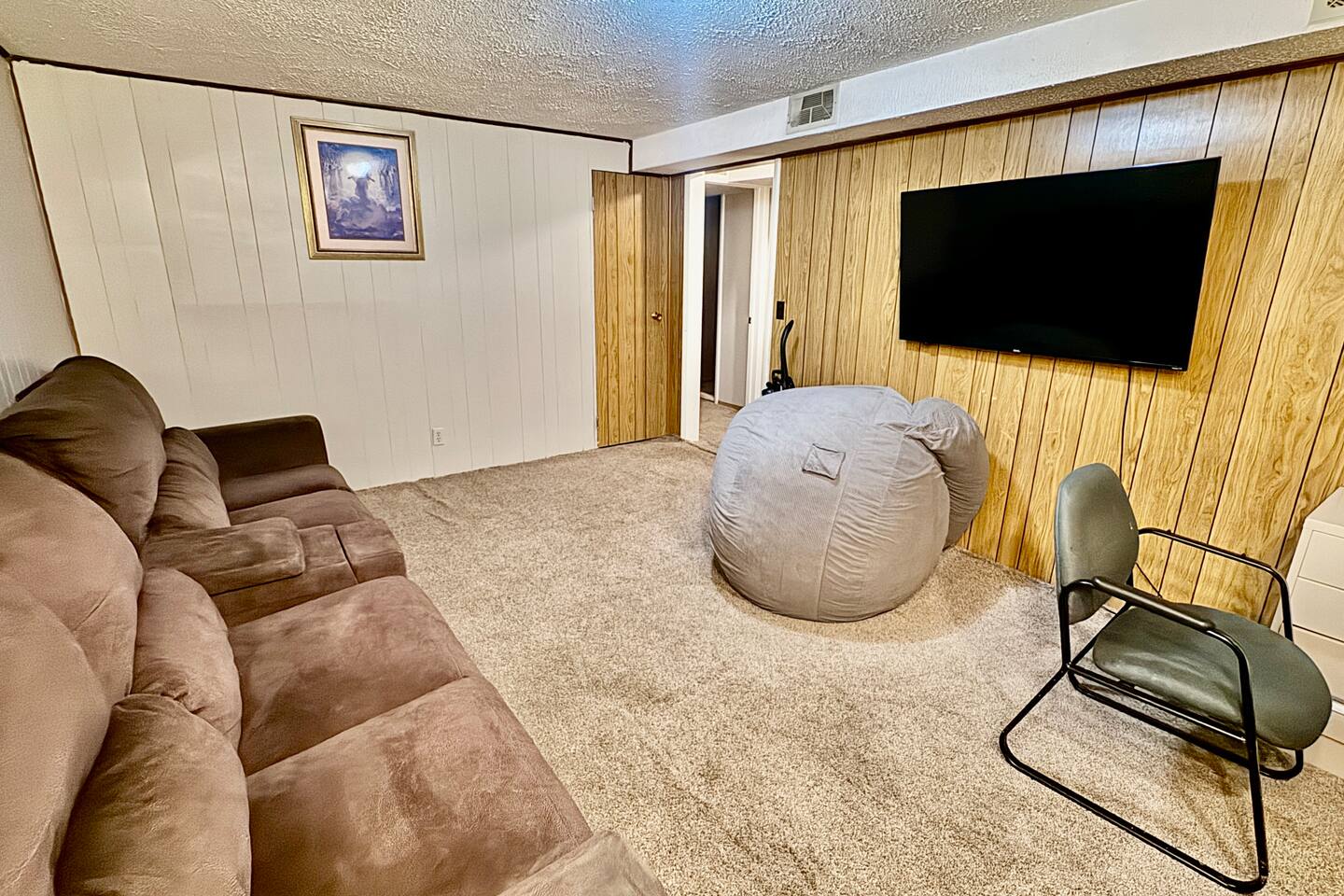Spacious 4BR Retreat Near Idaho Falls Airport