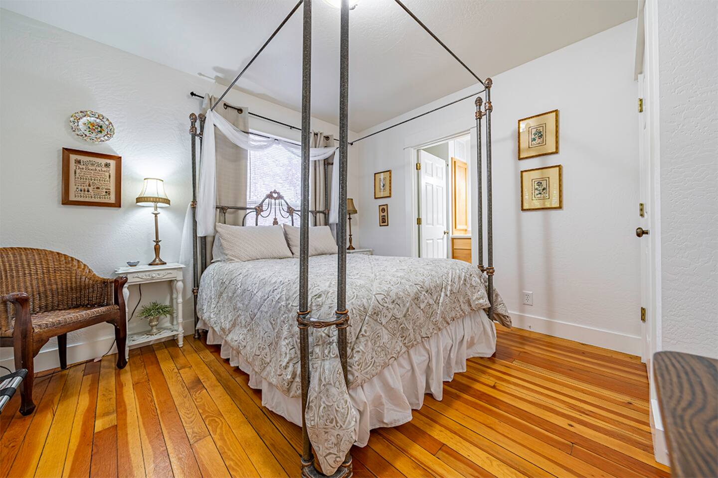 Historic Heritage House in the Heart of Ashland