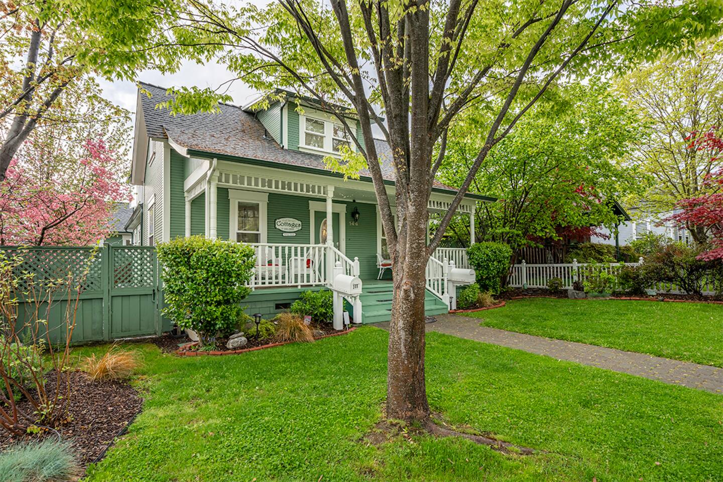 Historic Heritage House in the Heart of Ashland