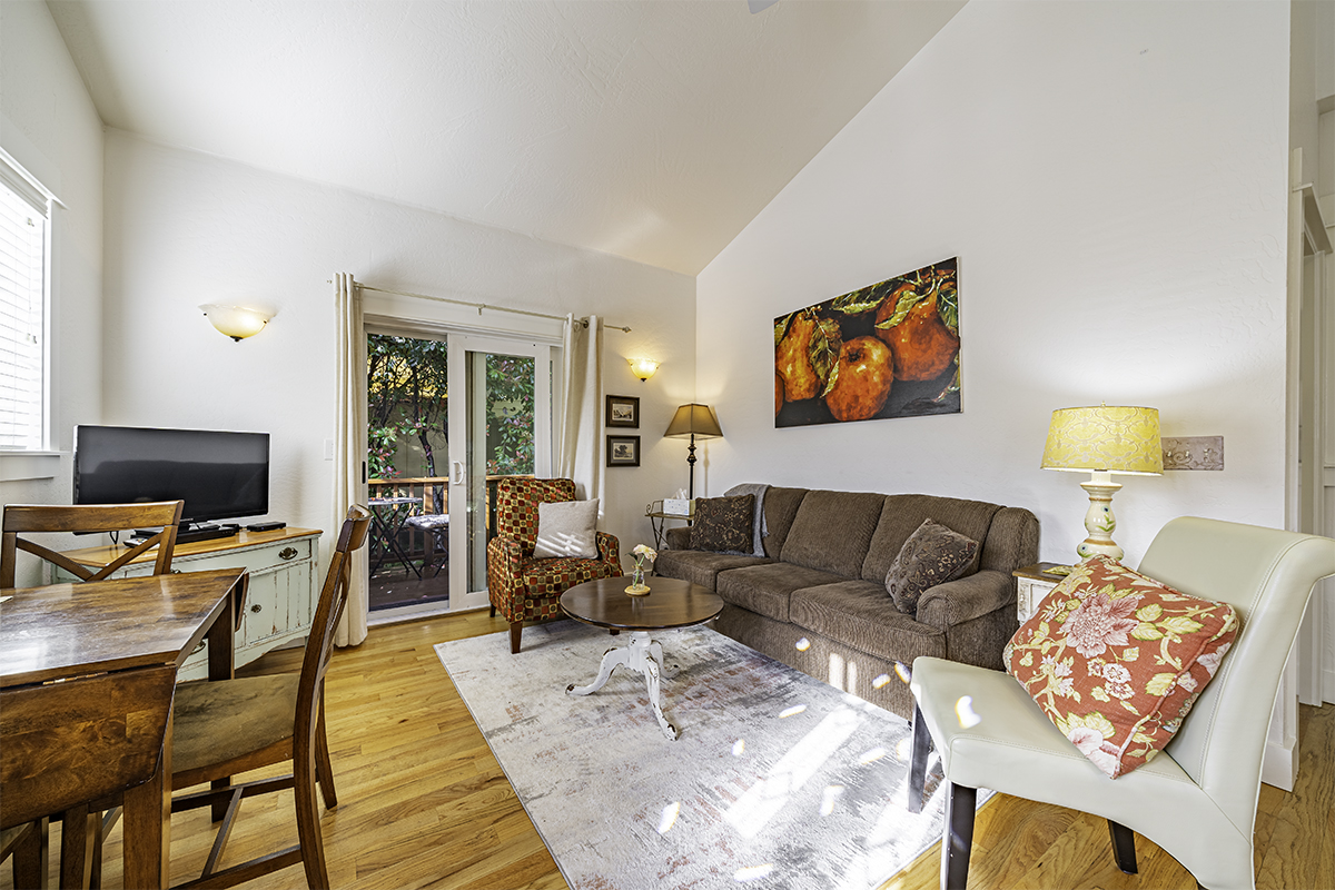 April only $150/night. Garden Suite @2nd Street