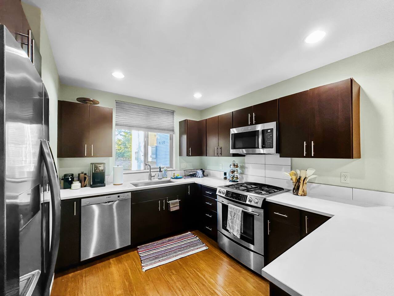 1/2 Block 2 Beach•Parking•Large Patio•EnSuite Bath