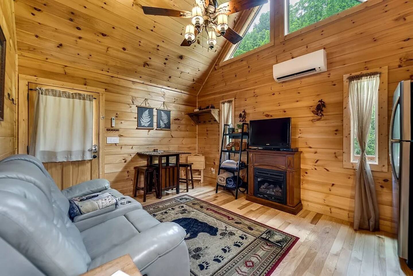 Cozy Mountain Bliss - Couples Retreat