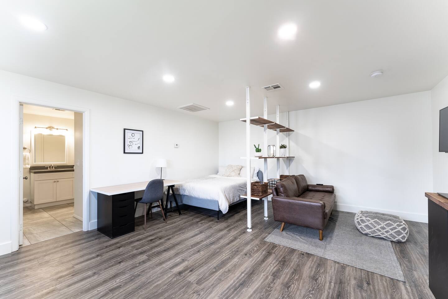 Modern Studio w/Private Patio & Close to Downtown
