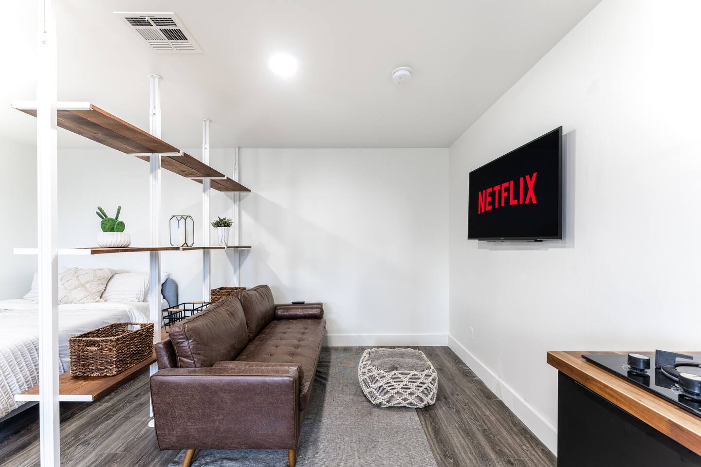 Modern Studio w/Private Patio & Close to Downtown