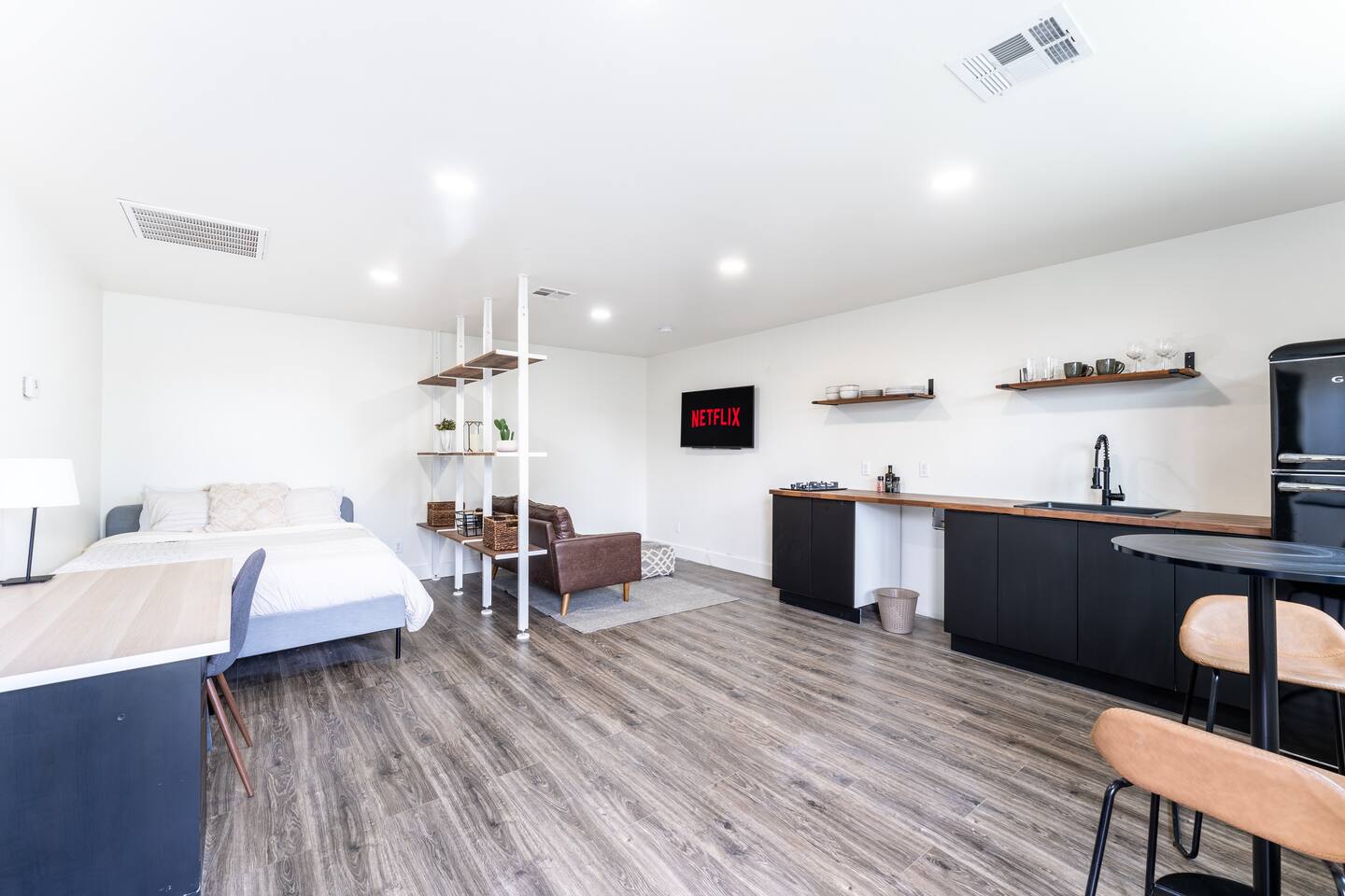 Modern Studio w/Private Patio & Close to Downtown