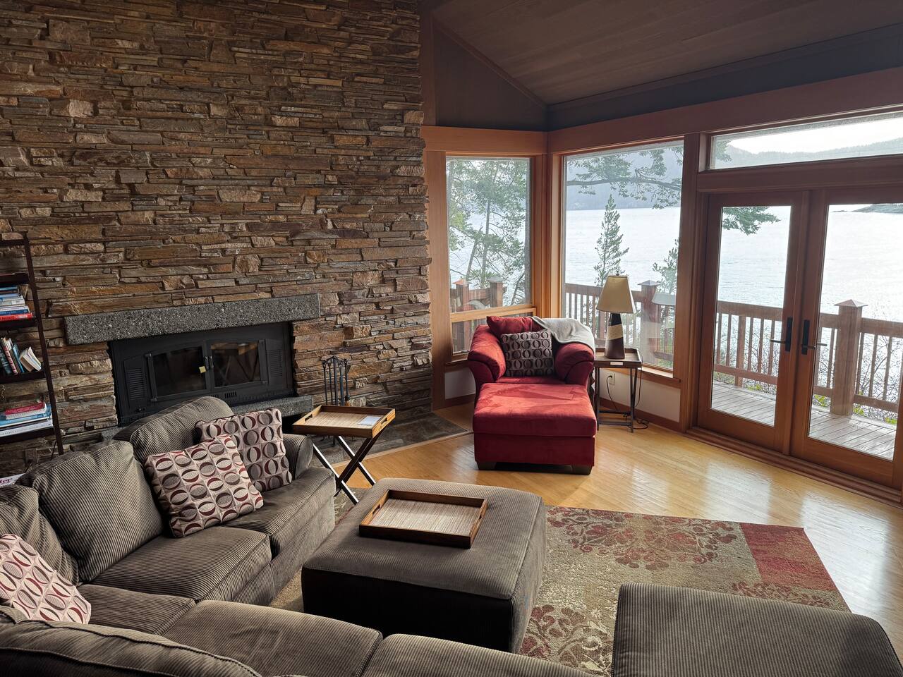 Deer Point Paradise - Beachfront
