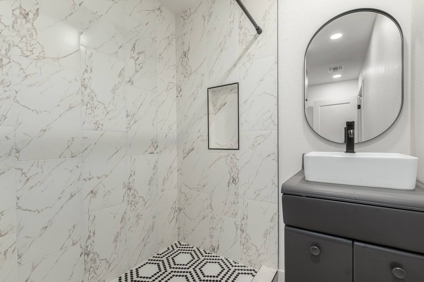 Modern Studio & Remote Work Space
