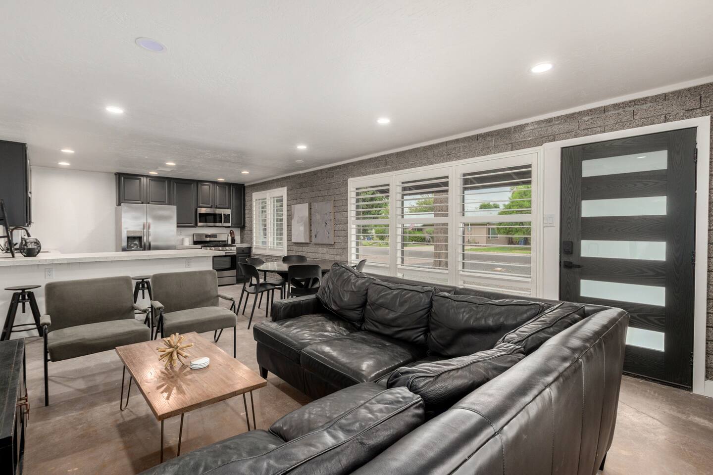 Mid-Century Chic - Walking Distance Downtown Tempe β Tempe, AZ β vacation rental